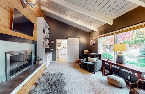 Jacoby Creek Casa | Remodeled ranch home with hot tub, basketball, 4 fireplaces, firepit, Ping-Pong
