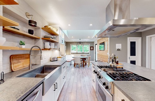 Jacoby Creek Casa | Remodeled ranch home with hot tub, basketball, 4 fireplaces, firepit, Ping-Pong