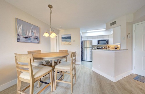 Ocean Side Village Condominio | Remodeled Retreat - Rest, Relax and Rejuvenate!