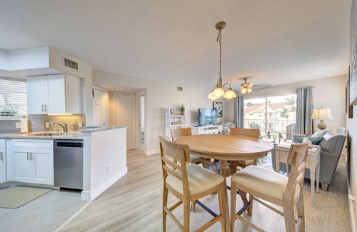 Ocean Side Village Condominio | Remodeled Retreat - Rest, Relax and Rejuvenate!