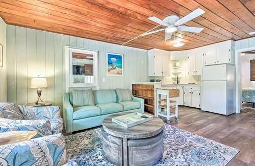 Siesta Key Village Cabaña | Remodeled Siesta Key Escape – Walk to the Beach!