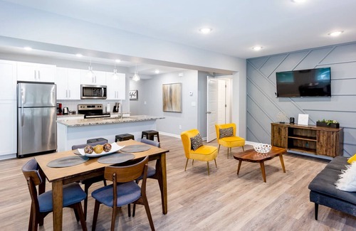Buford Highway Cabaña | Remodeled & Spacious. With Two Private En-suite Rooms