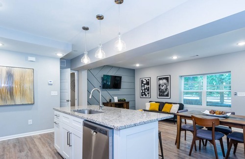 Buford Highway Cabaña | Remodeled & Spacious. With Two Private En-suite Rooms