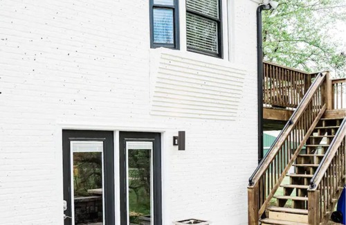 Bowling Green Casa | Remodeled split-level home with southern charm. Pet-Friendly!