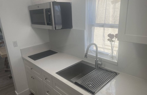 Downtown Phoenix Cabaña | Remodeled Stand alone Cottage.