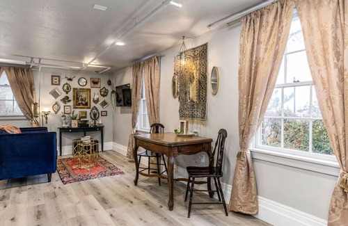 East Central Apartamento | Remodeled studio -blocks from U of U - 45 min to Ski hills