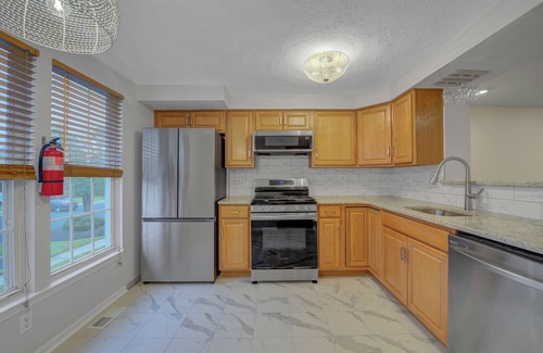 Sicklerville Casa | Remodeled stylish townhome close to major highways