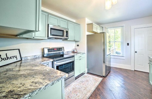 Thomasville Casa | Remodeled Thomasville Home with Charcoal Grill!