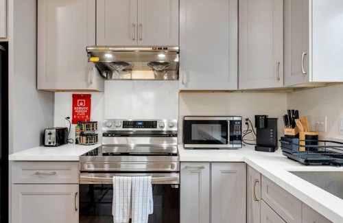 Mira Mesa Casa | REMODELED Urban Retreat Self Check-In, Hot Tub, Foosball, Fire Pit, Cornhole