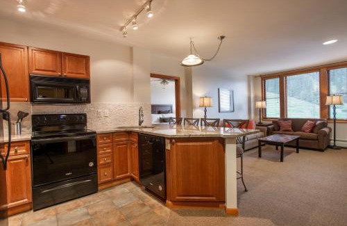 Winter Park Apartamento | Remodeled Zephyr Mountain Lodge condo with upgraded furnishings and Slope Side View condo