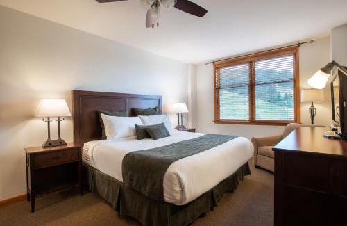 Winter Park Apartamento | Remodeled Zephyr Mountain Lodge condo with upgraded furnishings and Slope Side View condo
