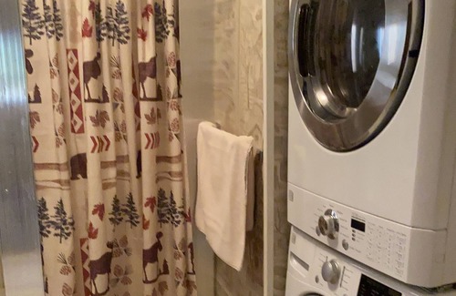 Helena Cabina | Remote Cabin in the Mountains - Great for Families, Hunters, Hikers, and Friends