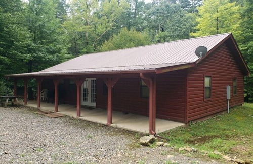 Board Camp Cabina | Remote Cabin on Sugar Creek Near Wolf Pen Gap-Ouachita National Forest