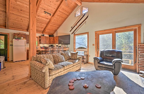 Stowe Area Cabina | Remote Cabin w/ Fire Pit: 3 Miles to Stowe Mtn!