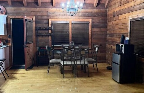 New Albany Cabina | Remote Feel, Close to the City!