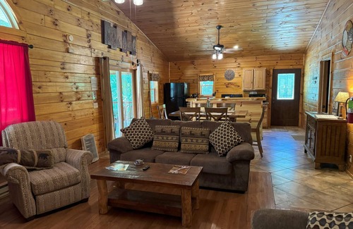 Logan Cabina | Lujoso- Forest Edge Cabin-Vista al bosque-Cabaña-Baño Privado