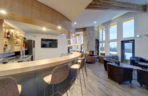 Regional District of Kitimat-Stikine Casa | Remote Luxury Waterfront Mountain Estate