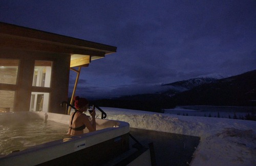 Regional District of Kitimat-Stikine Casa | Remote Luxury Waterfront Mountain Estate
