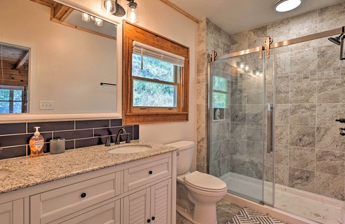 Purlear Cabina | Remote Mountain Escape w/ Hot Tub & 122 Acres!