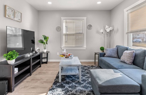 Wayne Casa | Remote Workspace*By Hosp.*By DTW