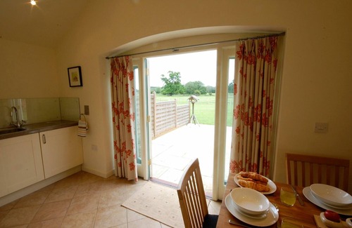 Hethel Cabaña | REMUS, family friendly, with open fire in East Harling