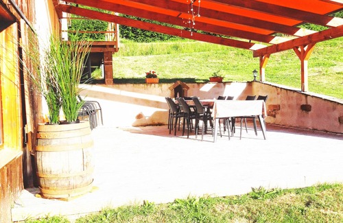 La Chapelle-devant-Bruyeres Casa | 4 * casa de campo renovada para grupos y familias en plena naturaleza