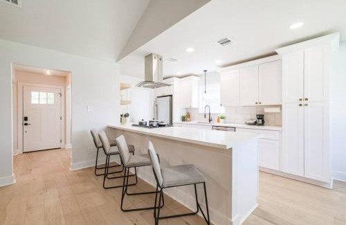 Garden Oaks Casa | Rena Near Heights & Downtown