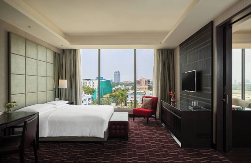 Gandhi Nagar Hotel | Renaissance Bengaluru Race Course Hotel