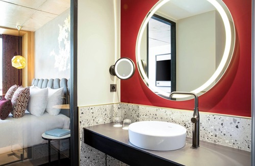 Bassins a Flot Hotel | Renaissance Bordeaux Hotel