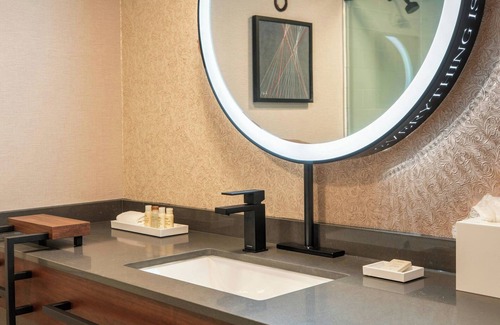 Far North Dallas Hotel | Renaissance Dallas Addison Hotel