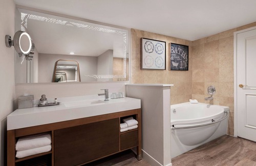 Airport Area Hotel | Renaissance Newport Beach Hotel