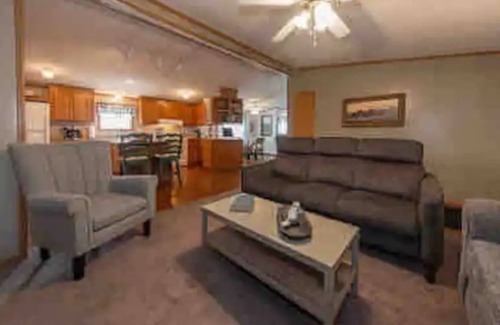 Benton Casa | Rend Lake Lodge, short and long term rental, utilities included. ￼