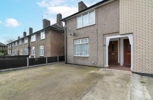 Mayesbrook Casa | Renee's Place, 9 Guests, 10 mins walk to Becontree Station, Free Parking