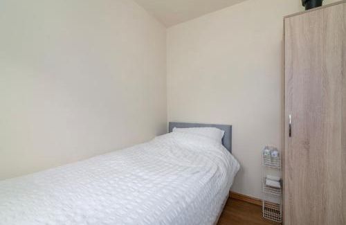 Mayesbrook Casa | Renee's Place, 9 Guests, 10 mins walk to Becontree Station, Free Parking