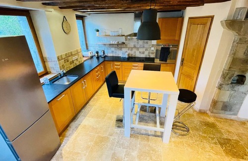 Saint-Julien-en-Genevois Casa | Renovated 19th-century farmhouse, perfect for short or extended stays.