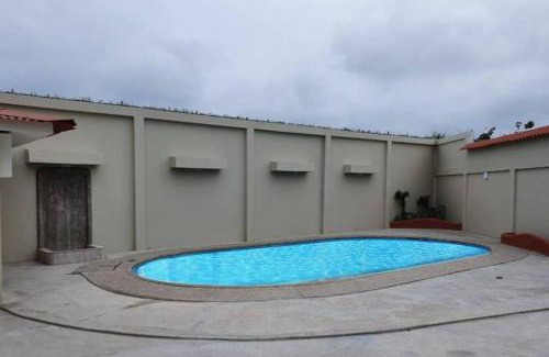 Salinas Casa | Renovada Casa Familiar con piscina en Salinas