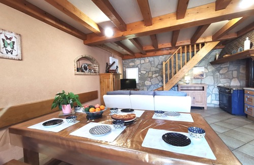 Saint-Just-pres-Brioude Cabaña | Casa rural renovada en St Just, terraza privada, senderismo, cerca Puy en Velay