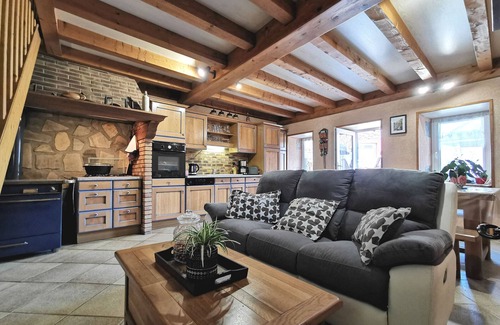 Saint-Just-pres-Brioude Cabaña | Casa rural renovada en St Just, terraza privada, senderismo, cerca Puy en Velay