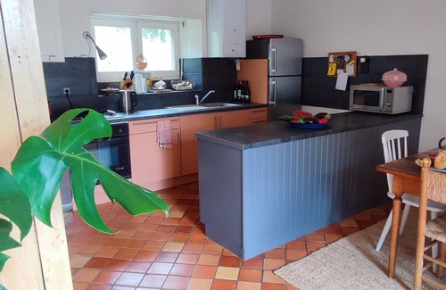 Saint-Meloir-des-Ondes Casa | Renovated 17th century house with large garden, quiet, close to beaches