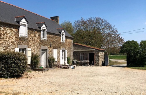 Saint-Meloir-des-Ondes Casa | Renovated 17th century house with large garden, quiet, close to beaches