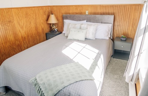 Gaines Cabina | Renovated 1-Bed Mountain Cabin
