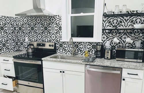Forest Hills Apartamento | Renovated 1 Bedroom in Forest Hills - B