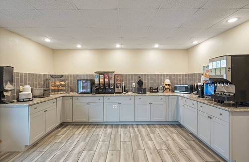 Townsend Hotel | Renovated 1 King Pet Friendly