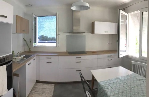Montbrison Casa | Renovated 1960s house