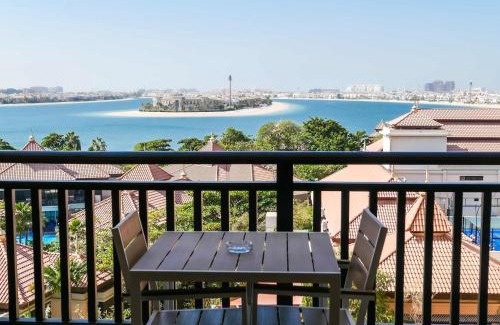 Palm Jumeirah Apartamento | Renovated 1BR Haven in 5 Star Resort