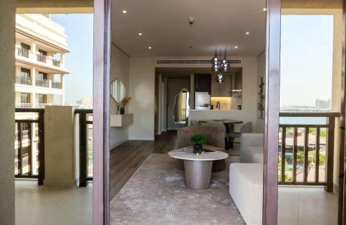 Palm Jumeirah Apartamento | Renovated 1BR Haven in 5 Star Resort