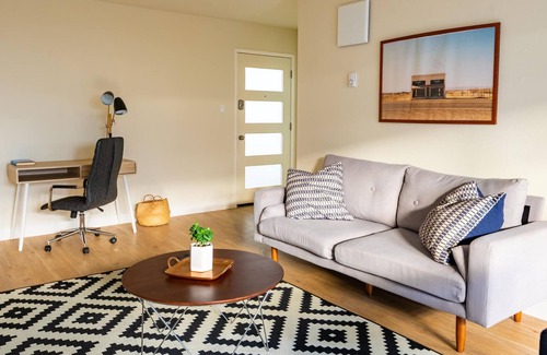 Belmont Apartamento | Renovated 1BR in Belmont Near Markets and Parks