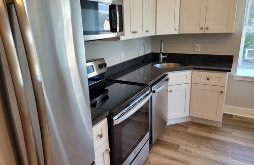 Overbrook Apartamento | Renovated, 1BR, Luxury Amenities, Nice Neighbors, Quiet Pets OK, AC, Essentials