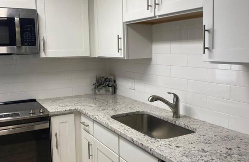 Ocean Cay Apartamento | Renovated 2 Bedroom Apartment Steps from the Beach