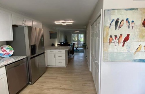 Ocean Cay Apartamento | Renovated 2 Bedroom Apartment Steps from the Beach
